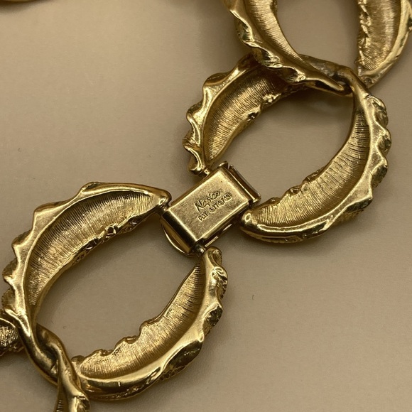 Napier Goldtone chain link earring and necklace set. - Picture 7 of 7